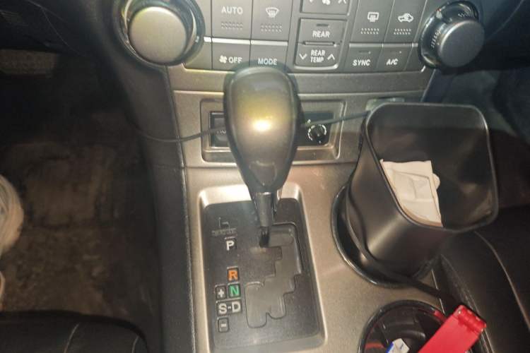 Used Toyota Highlander 2012 2.7L Two-Wheel Drive 7-Seater Luxury Edition Gear Lever