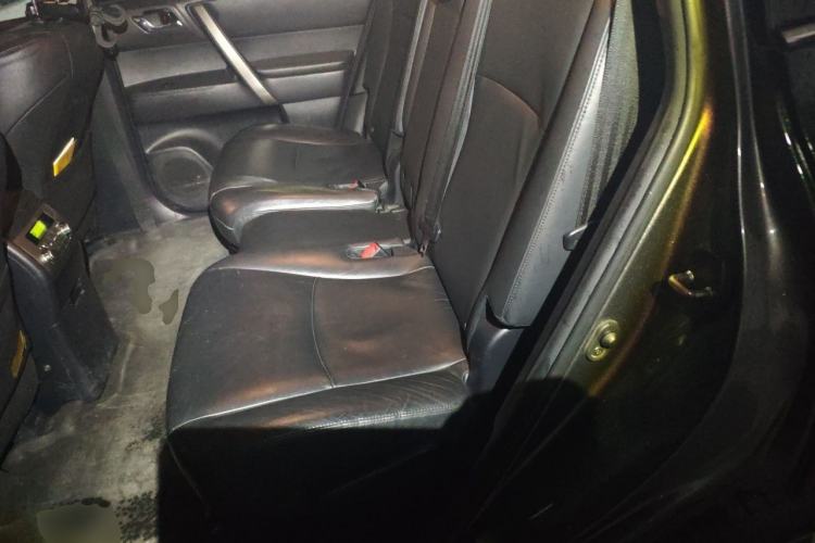 Used Toyota Highlander 2012 2.7L Two-Wheel Drive 7-Seater Luxury Edition Left Rear Seat