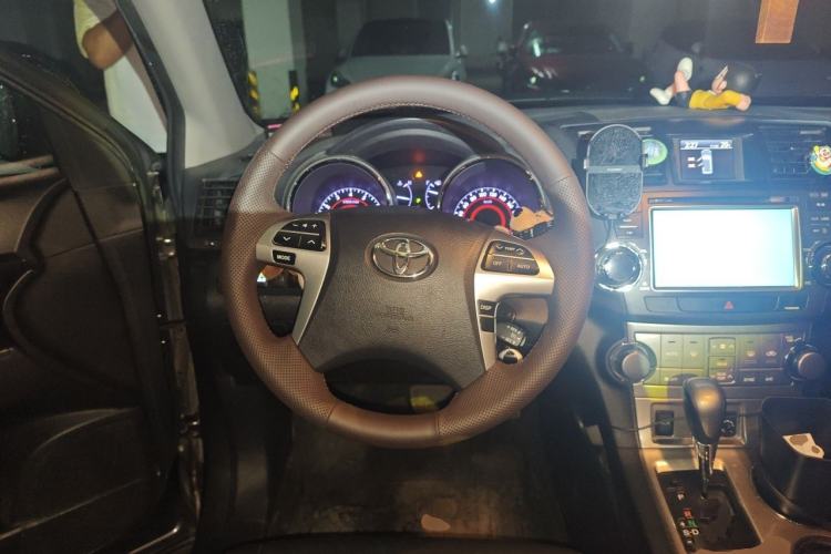 Used Toyota Highlander 2012 2.7L Two-Wheel Drive 7-Seater Luxury Edition Steering Wheel
