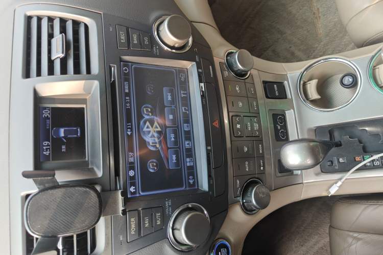 Used Toyota Highlander 2012 2.7L Two-Wheel Drive 7-Seater Luxury Edition Audio And AC Panel