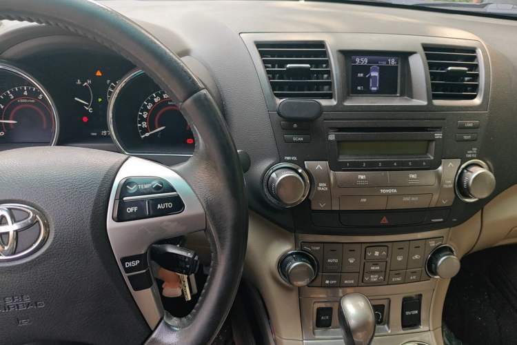 Used Toyota Highlander 2012 2.7L Two-Wheel Drive 7-Seater Luxury Edition Audio And AC Panel