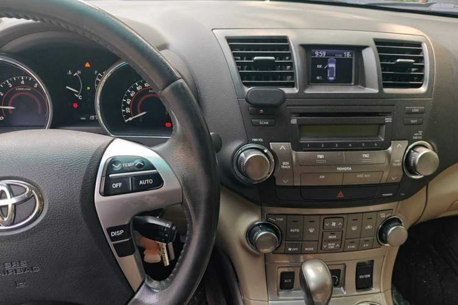 Used Toyota Highlander 2012 2.7L Two-Wheel Drive 7-Seater Luxury Edition Audio And AC Panel