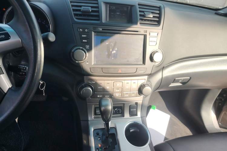 Used Toyota Highlander 2012 2.7L Two-Wheel Drive 7-Seater Luxury Edition Audio And AC Panel