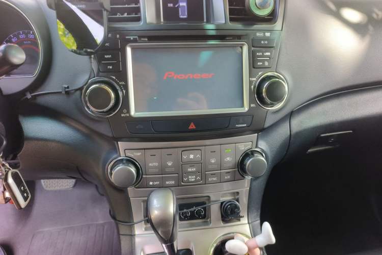 Used Toyota Highlander 2012 2.7L Two-Wheel Drive 7-Seater Luxury Edition Audio And AC Panel