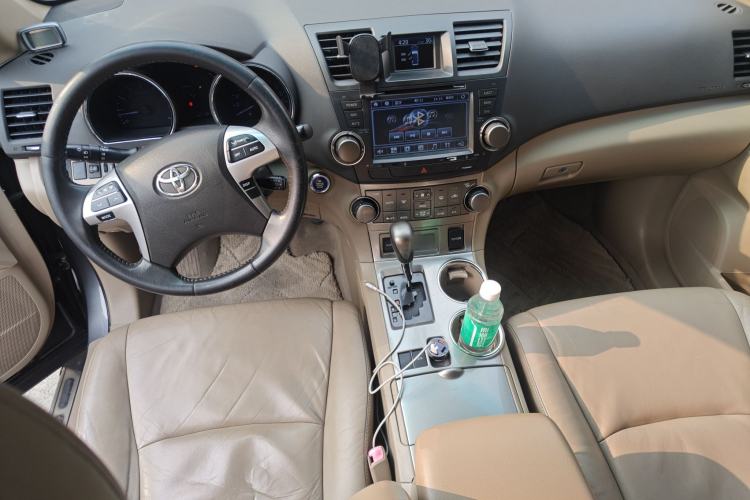 Used Toyota Highlander 2012 2.7L Two-Wheel Drive 7-Seater Luxury Edition Center Console
