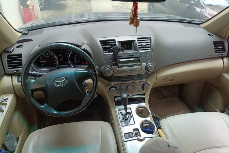 Used Toyota Highlander 2012 2.7L Two-Wheel Drive 7-Seater Elite Edition Center Console
