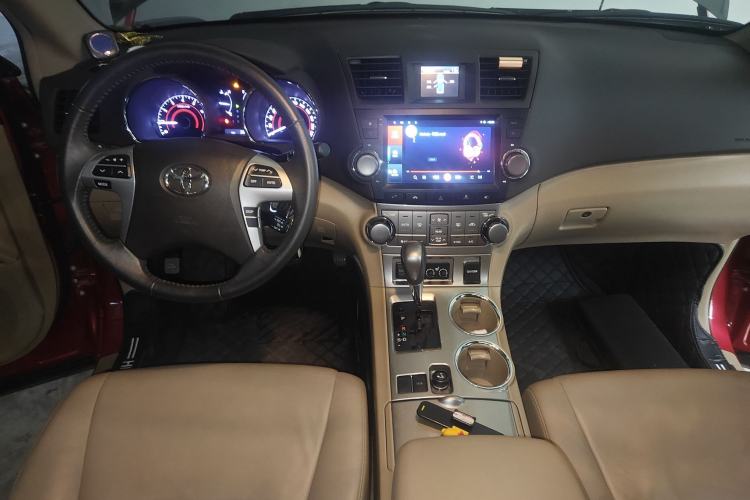 Used Toyota Highlander 2012 2.7L Two-Wheel Drive 7-Seater Luxury Edition Center Console