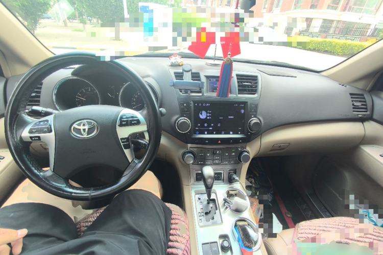 Used Toyota Highlander 2012 2.7L Two-Wheel Drive 7-Seater Luxury Edition Center Console