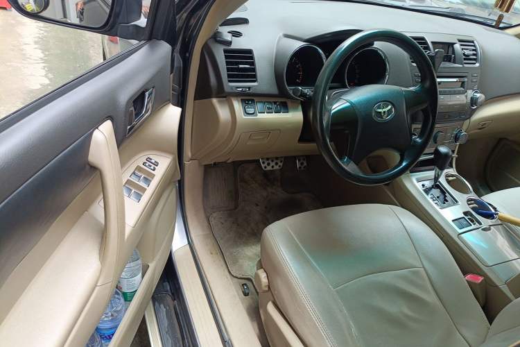 Used Toyota Highlander 2012 2.7L Two-Wheel Drive 7-Seater Elite Edition Driver Seat