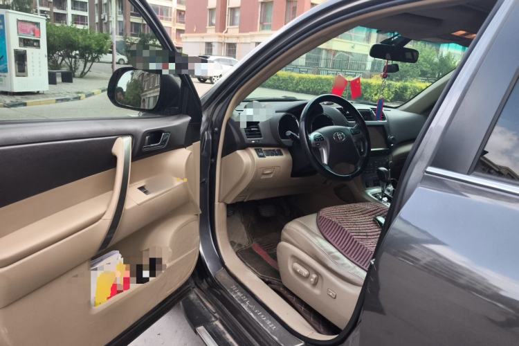 Used Toyota Highlander 2012 2.7L Two-Wheel Drive 7-Seater Luxury Edition Driver Seat