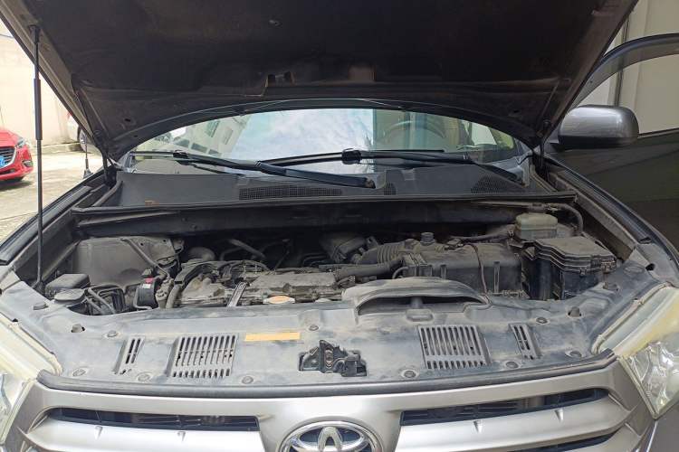 Used Toyota Highlander 2012 2.7L Two-Wheel Drive 7-Seater Elite Edition Engine Bay