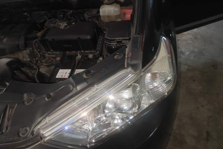 Used Toyota Highlander 2012 2.7L Two-Wheel Drive 7-Seater Luxury Edition Engine Bay Left
