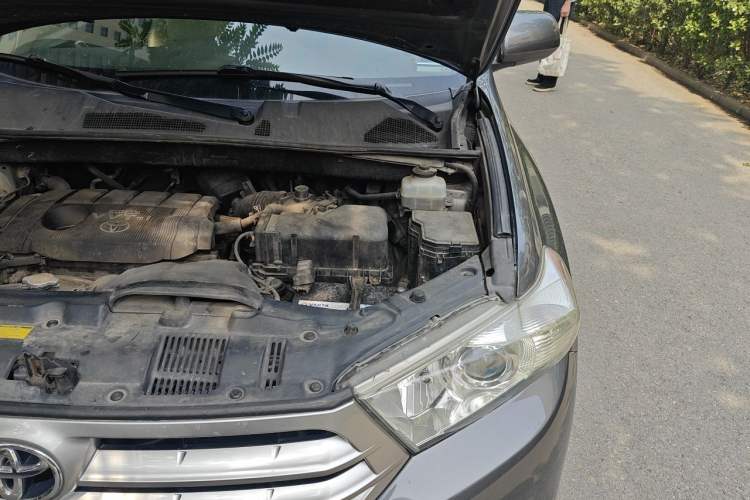 Used Toyota Highlander 2012 2.7L Two-Wheel Drive 7-Seater Luxury Edition Engine Bay Left