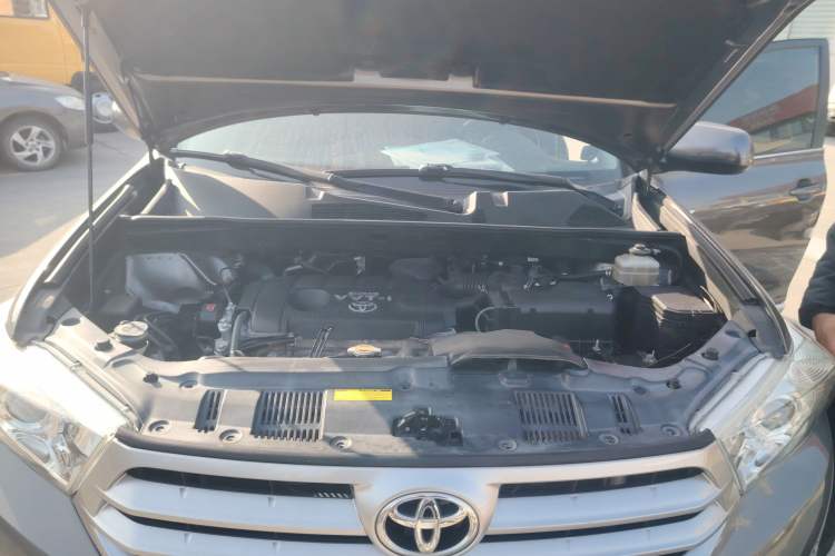 Used Toyota Highlander 2012 2.7L Two-Wheel Drive 7-Seater Luxury Edition Engine Bay