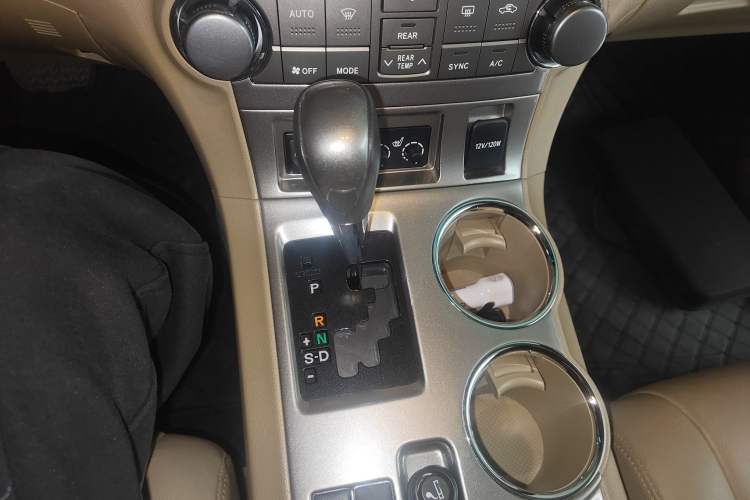 Used Toyota Highlander 2012 2.7L Two-Wheel Drive 7-Seater Luxury Edition Gear Lever