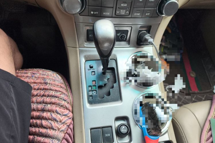 Used Toyota Highlander 2012 2.7L Two-Wheel Drive 7-Seater Luxury Edition Gear Lever