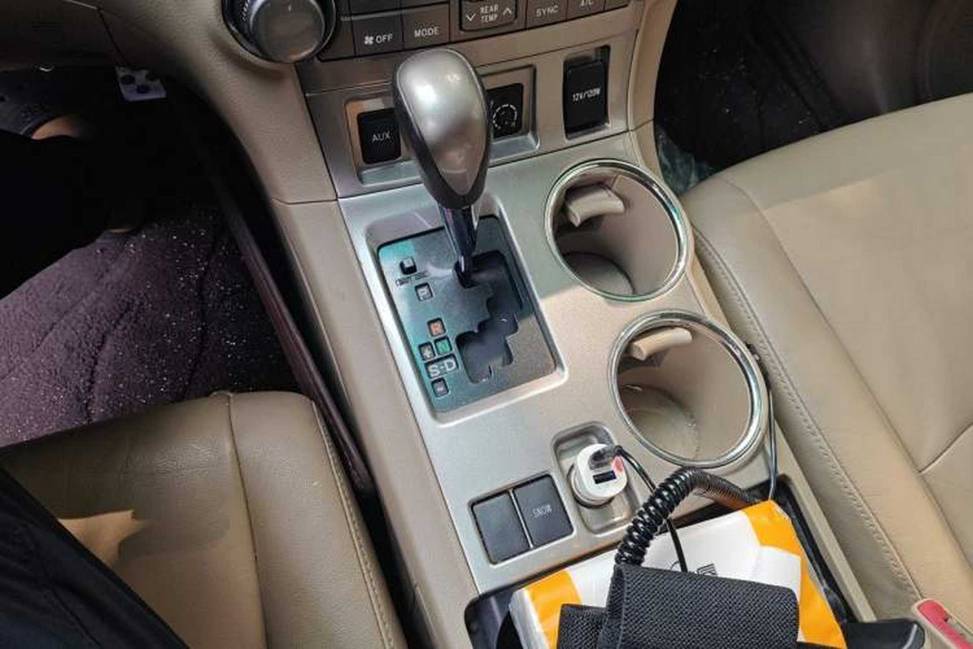 Used Toyota Highlander 2012 2.7L Two-Wheel Drive 7-Seater Luxury Edition Gear Lever