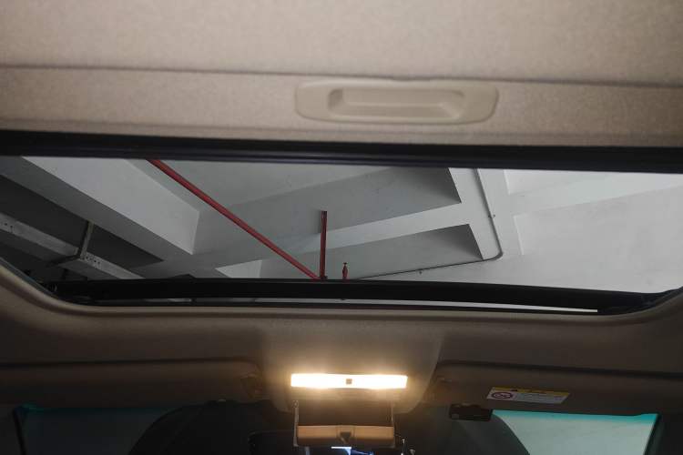 Used Toyota Highlander 2012 2.7L Two-Wheel Drive 7-Seater Luxury Edition Headliner