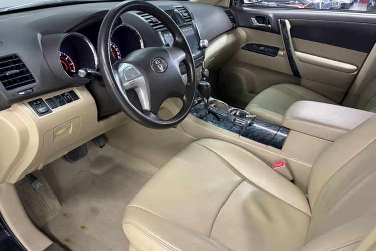 Used Toyota Highlander 2012 2.7L 2WD 5-Seater Elite Edition Interior 2