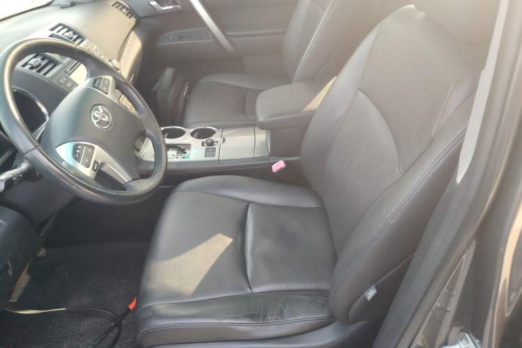 Used Toyota Highlander 2012 2.7L Two-Wheel Drive 7-Seater Luxury Edition Left Front Seat