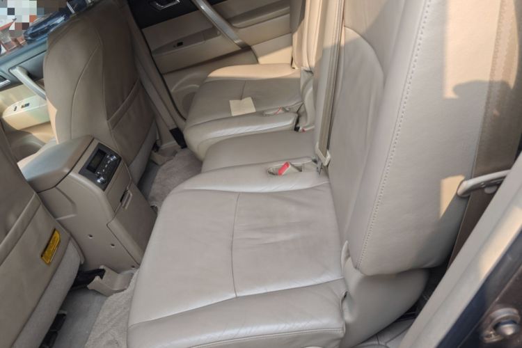 Used Toyota Highlander 2012 2.7L Two-Wheel Drive 7-Seater Luxury Edition Left Rear Seat