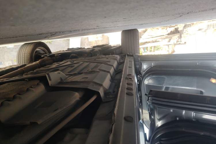 Used Toyota Highlander 2012 2.7L Two-Wheel Drive 7-Seater Luxury Edition Left Side Sill