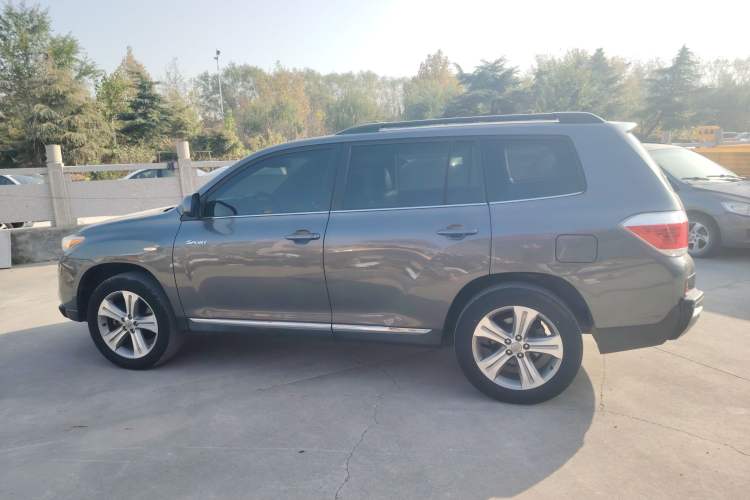 Used Toyota Highlander 2012 2.7L Two-Wheel Drive 7-Seater Luxury Edition Left Side