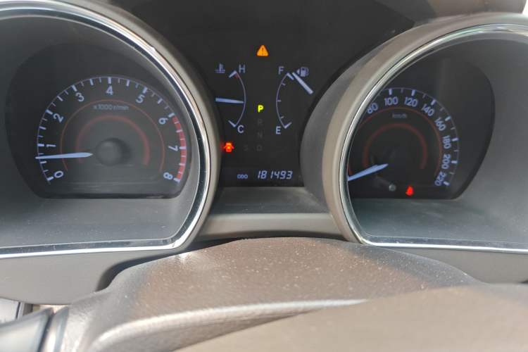 Used Toyota Highlander 2012 2.7L Two-Wheel Drive 7-Seater Luxury Edition Odometer Close Up