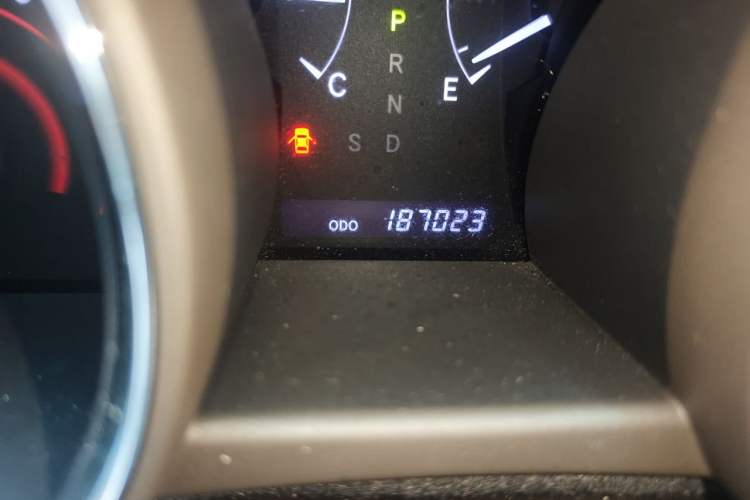 Used Toyota Highlander 2012 2.7L 2WD 5-Seater Elite Edition Odometer Close Up