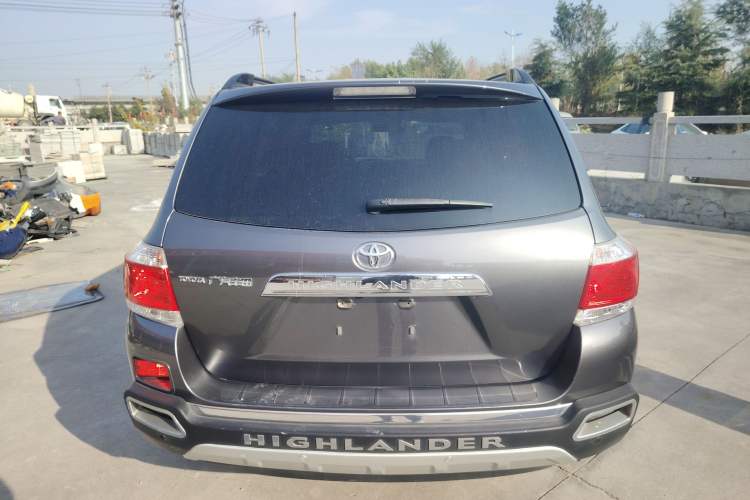 Used Toyota Highlander 2012 2.7L Two-Wheel Drive 7-Seater Luxury Edition Rear