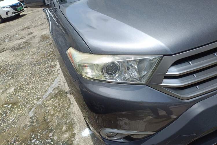 Used Toyota Highlander 2012 2.7L Two-Wheel Drive 7-Seater Elite Edition Right Front Headlight