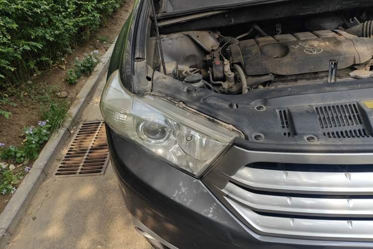 Used Toyota Highlander 2012 2.7L Two-Wheel Drive 7-Seater Luxury Edition Right Front Headlight