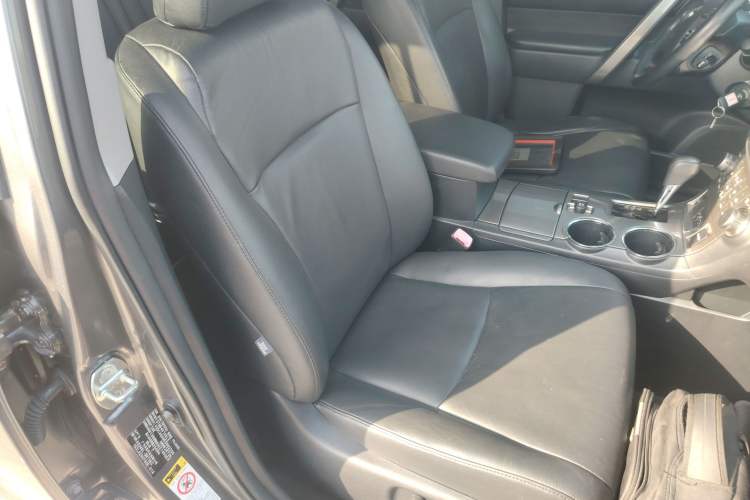 Used Toyota Highlander 2012 2.7L Two-Wheel Drive 7-Seater Luxury Edition Right Front Seat