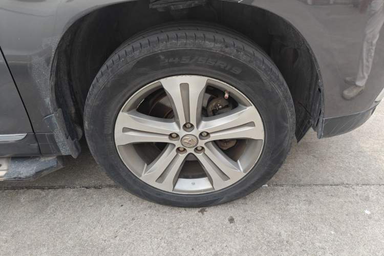 Used Toyota Highlander 2012 2.7L Two-Wheel Drive 7-Seater Luxury Edition Right Front Wheel Hub