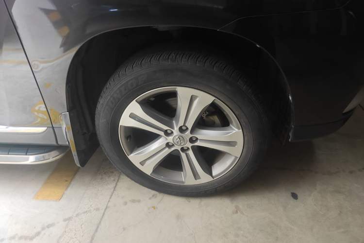 Used Toyota Highlander 2012 2.7L Two-Wheel Drive 7-Seater Luxury Edition Right Front Wheel Hub