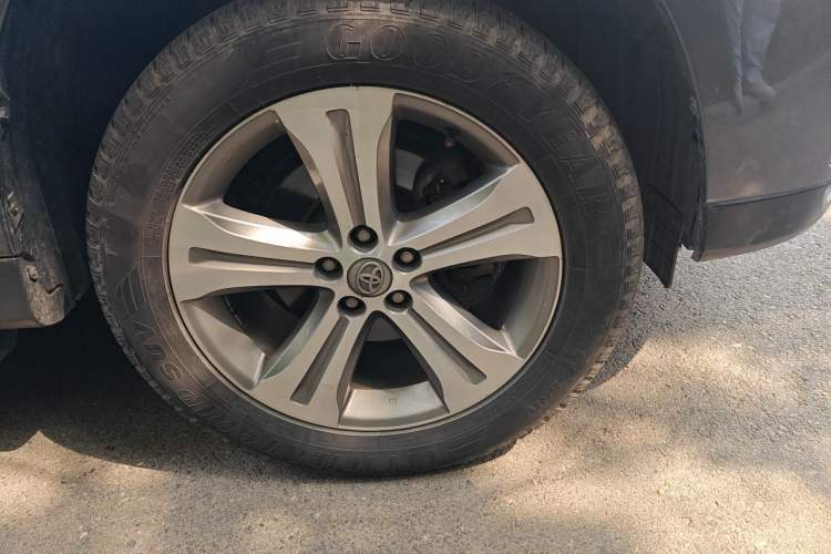 Used Toyota Highlander 2012 2.7L Two-Wheel Drive 7-Seater Luxury Edition Right Front Wheel Hub