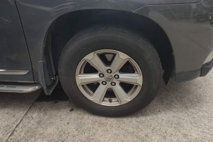 Used Toyota Highlander 2012 2.7L 2WD 5-Seater Elite Edition Right Front Wheel Hub