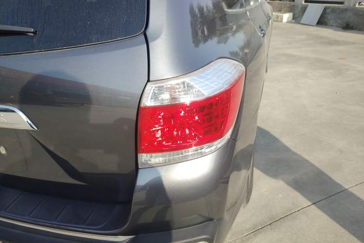 Used Toyota Highlander 2012 2.7L Two-Wheel Drive 7-Seater Luxury Edition Right Rear Taillight