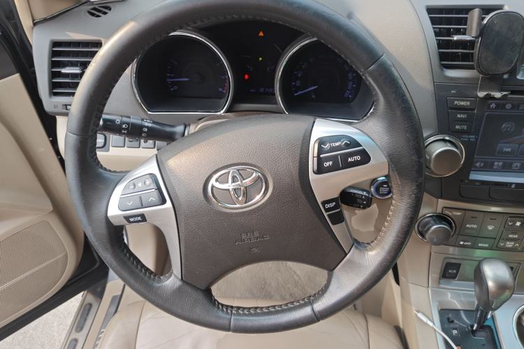 Used Toyota Highlander 2012 2.7L Two-Wheel Drive 7-Seater Luxury Edition Steering Wheel
