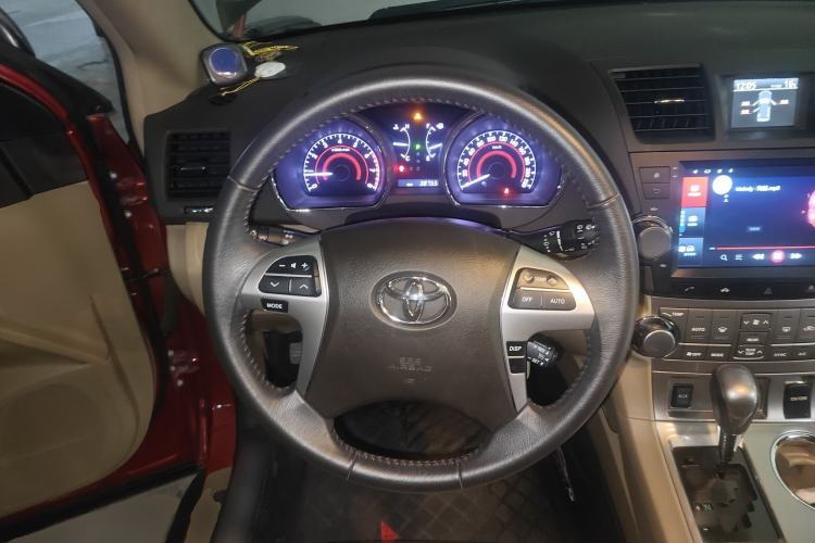 Used Toyota Highlander 2012 2.7L Two-Wheel Drive 7-Seater Luxury Edition Steering Wheel