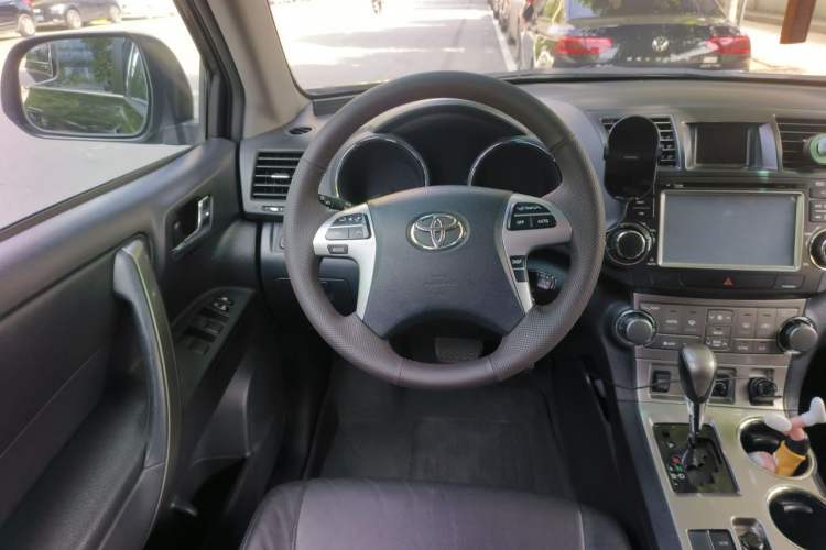 Used Toyota Highlander 2012 2.7L Two-Wheel Drive 7-Seater Luxury Edition Steering Wheel