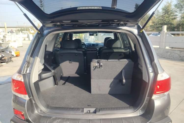 Used Toyota Highlander 2012 2.7L Two-Wheel Drive 7-Seater Luxury Edition Trunk