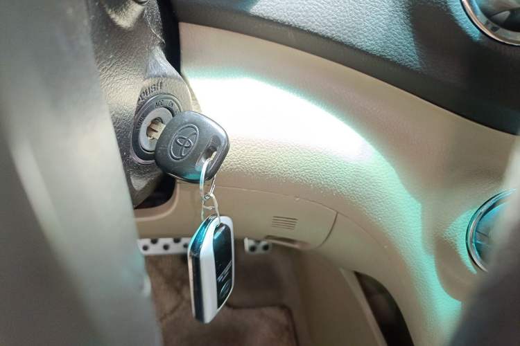 Used Toyota Highlander 2012 2.7L Two-Wheel Drive 7-Seater Elite Edition Vehicle Key