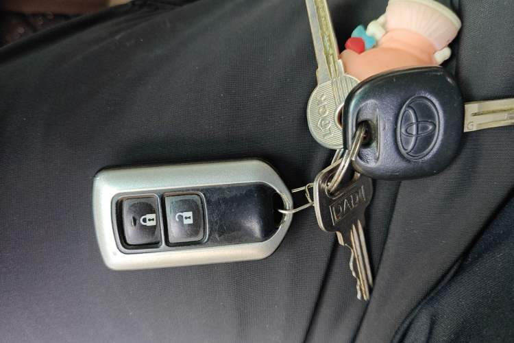 Used Toyota Highlander 2012 2.7L Two-Wheel Drive 7-Seater Luxury Edition Vehicle Key