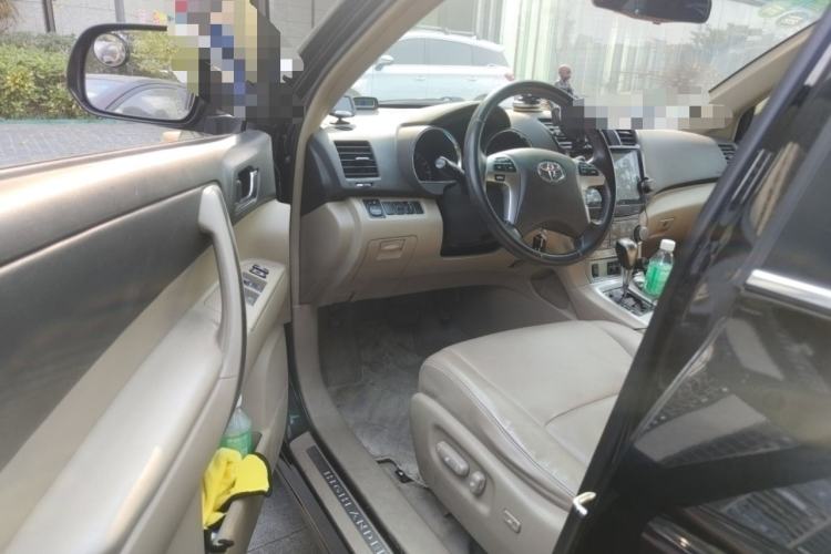 Used Toyota Highlander 2012 2.7L Two-Wheel Drive 7-Seater Luxury Edition Driver Seat