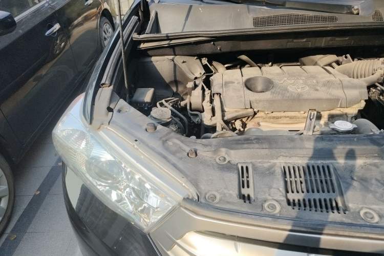 Used Toyota Highlander 2012 2.7L Two-Wheel Drive 7-Seater Luxury Edition Engine Bay Right