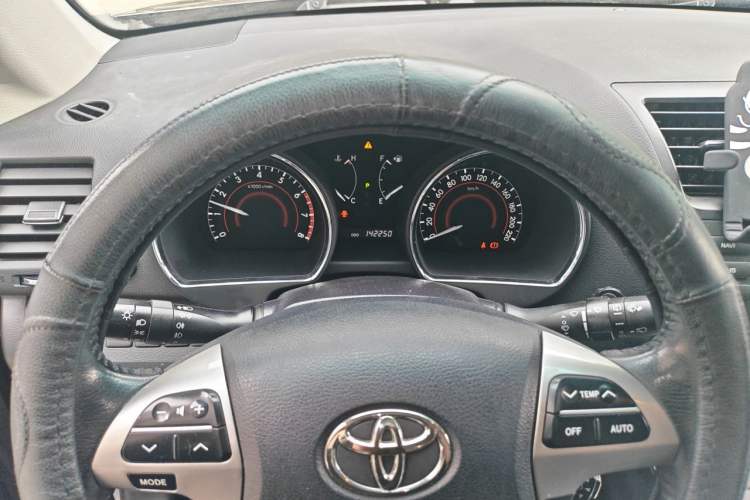 Used Toyota Highlander 2012 2.7L Two-Wheel Drive 7-Seater Luxury Edition Instrument Cluster
