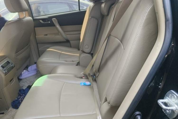Used Toyota Highlander 2012 2.7L Two-Wheel Drive 7-Seater Luxury Edition Left Rear Seat