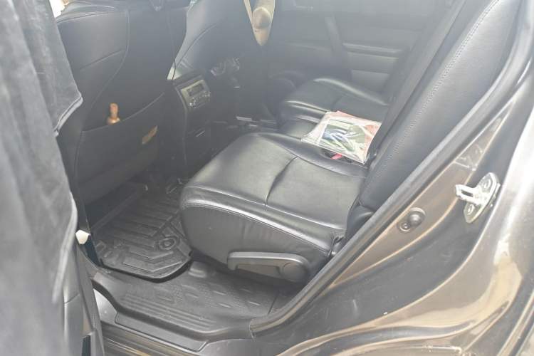 Used Toyota Highlander 2012 2.7L Two-Wheel Drive 7-Seater Luxury Edition Left Rear Seat