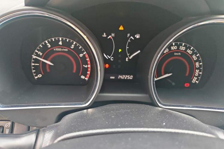 Used Toyota Highlander 2012 2.7L Two-Wheel Drive 7-Seater Luxury Edition Odometer Close Up